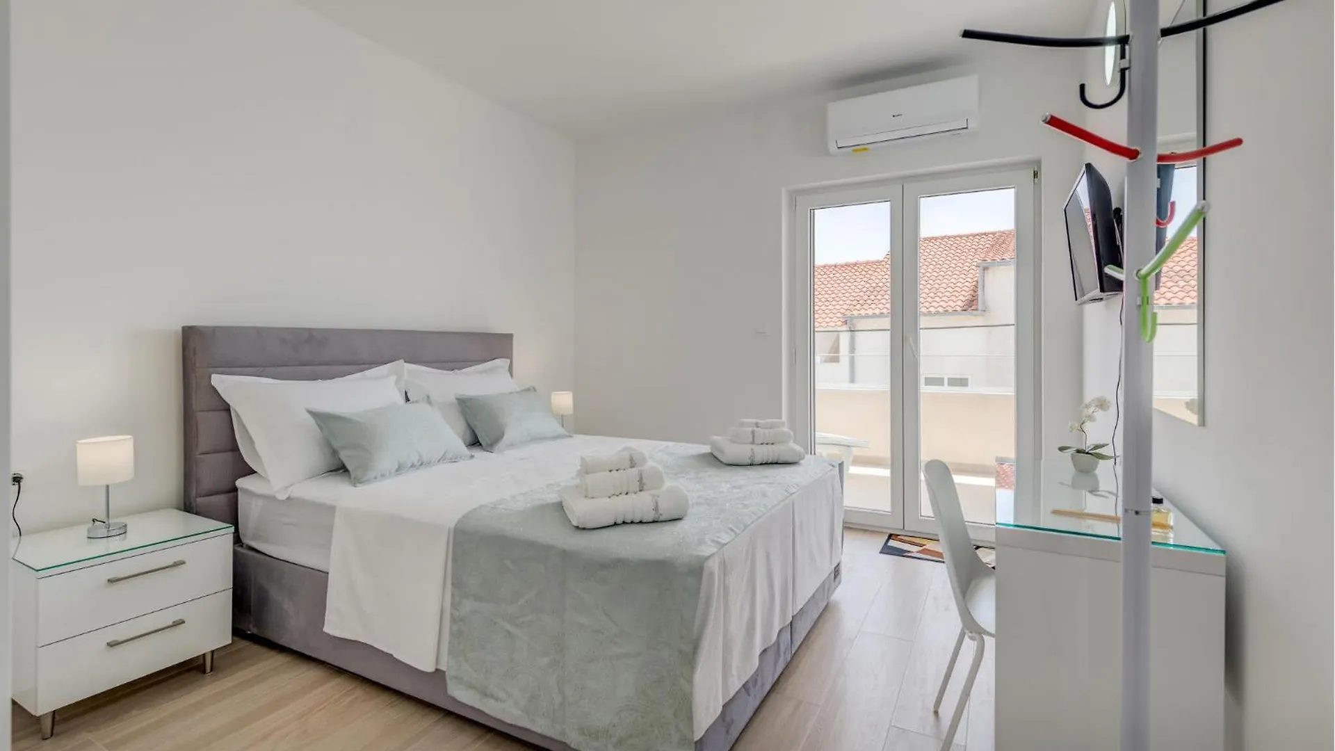 Nice Apartment In Trogir With Wifi 0*,